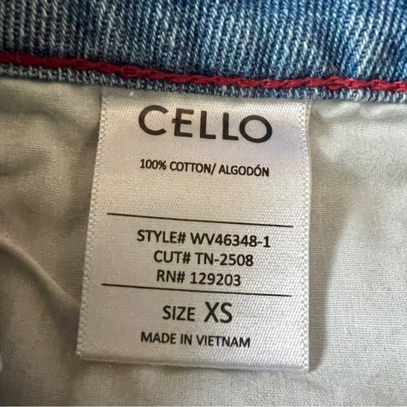 Cello NWT Distressed High Waisted Denim Shorts - XS (25") - Picture 9 of 12